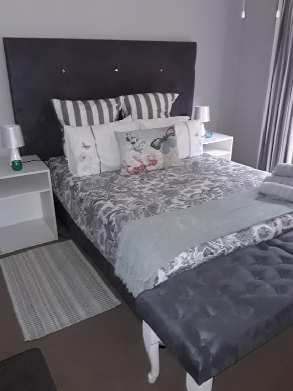 Guesthouse 80 On Main 克尼斯纳 外观 照片